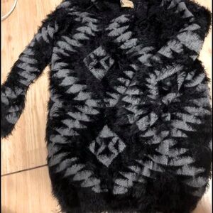 3/$20✨ Fuzzy sweater​